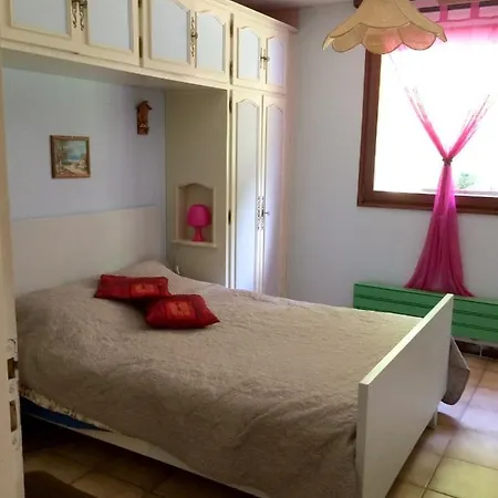 De 2 Chambres Avec Terrasse Et Wifi A A 6 Km Des Pistes Apartment